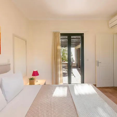 Saluto By Vintage Travel Villa