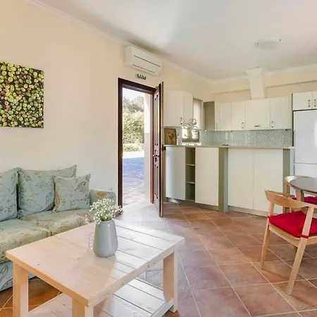 Saluto By Vintage Travel * Spartià